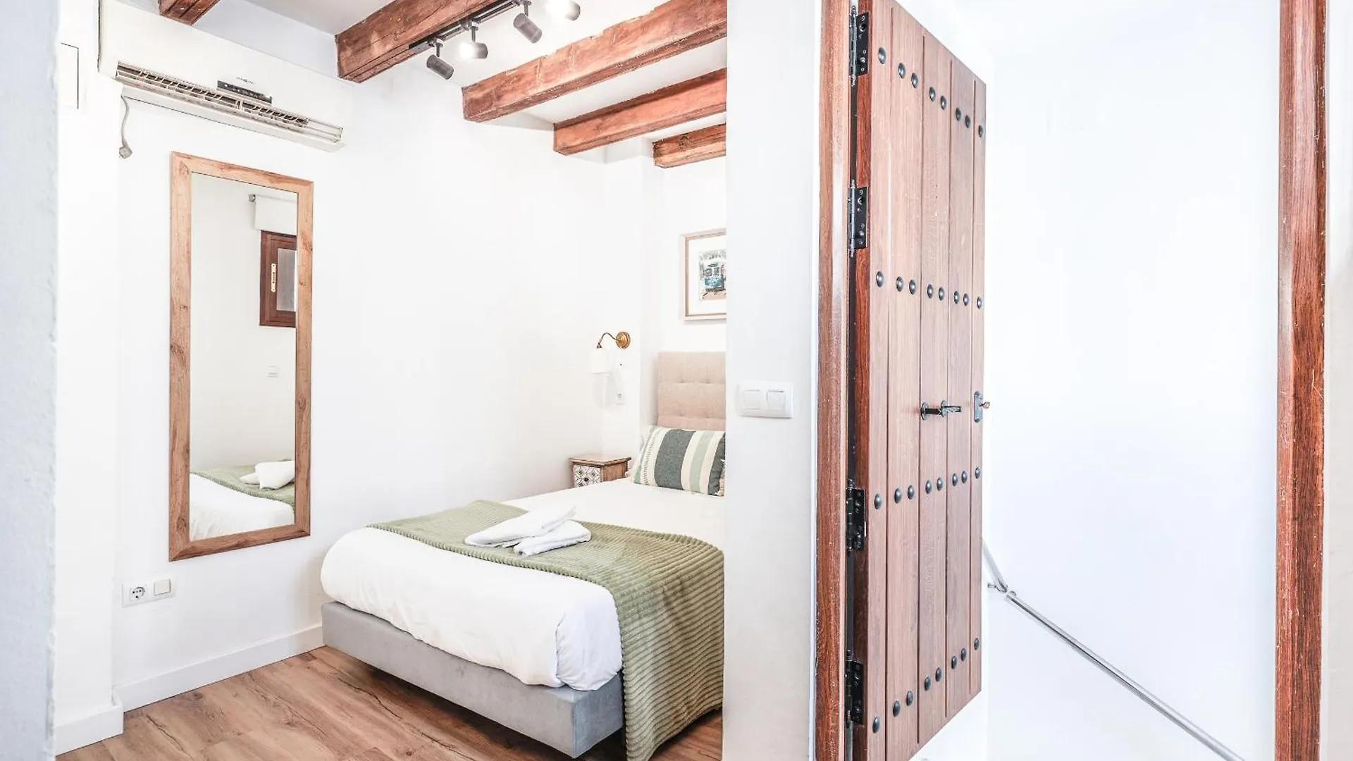 Apartment Bonito Duplex Con Terraza Calle Feria Seville Spain