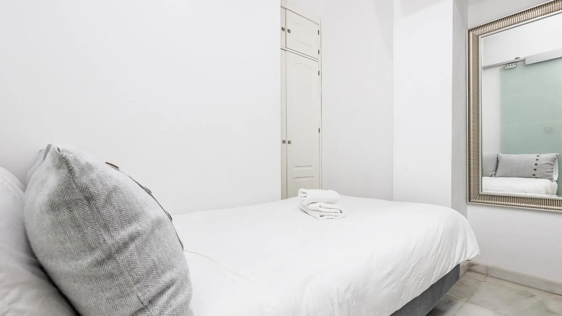 Bonito Duplex Con Terraza Calle Feria Seville